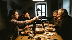 Historka: Přítel poprvé poznal mé rodiče. Jedna zpráva změnila celý oběd