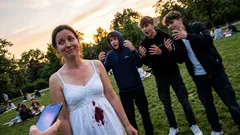 Životní historka: Bílými šaty to začalo, pohledy cizích lidí to dorazily