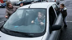 Životní historka: Máma radši šetřila city mé mladší ségry, než aby mi pomohla s řízením