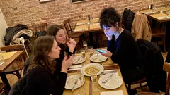 Životní historka: Omylem jsem slyšela, co o mně říkají nejlepší kamarádky